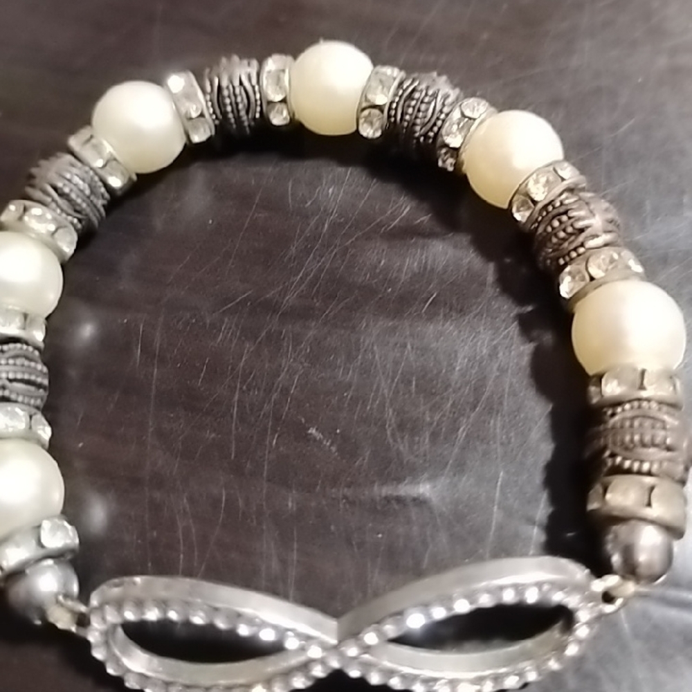 Silver Tone Infinity Faux Pearl Bead Stretch Bracelet Women's Fashion Jewelry - Picture 4 of 4